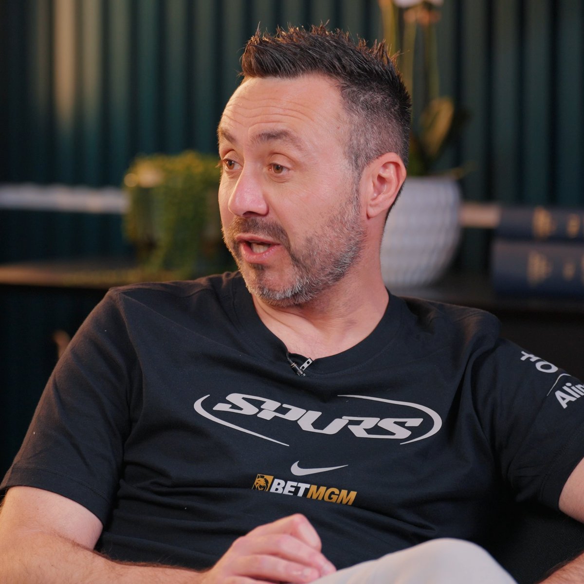 “We have to work and we have to fight for our club.” ✊ Hear from Roberto De Zerbi ahead of his first game in charge 🗣️