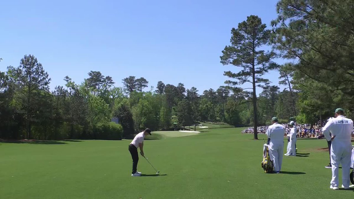 Justin Rose birdies the 11th, his third in a row to move into a tie for the lead.