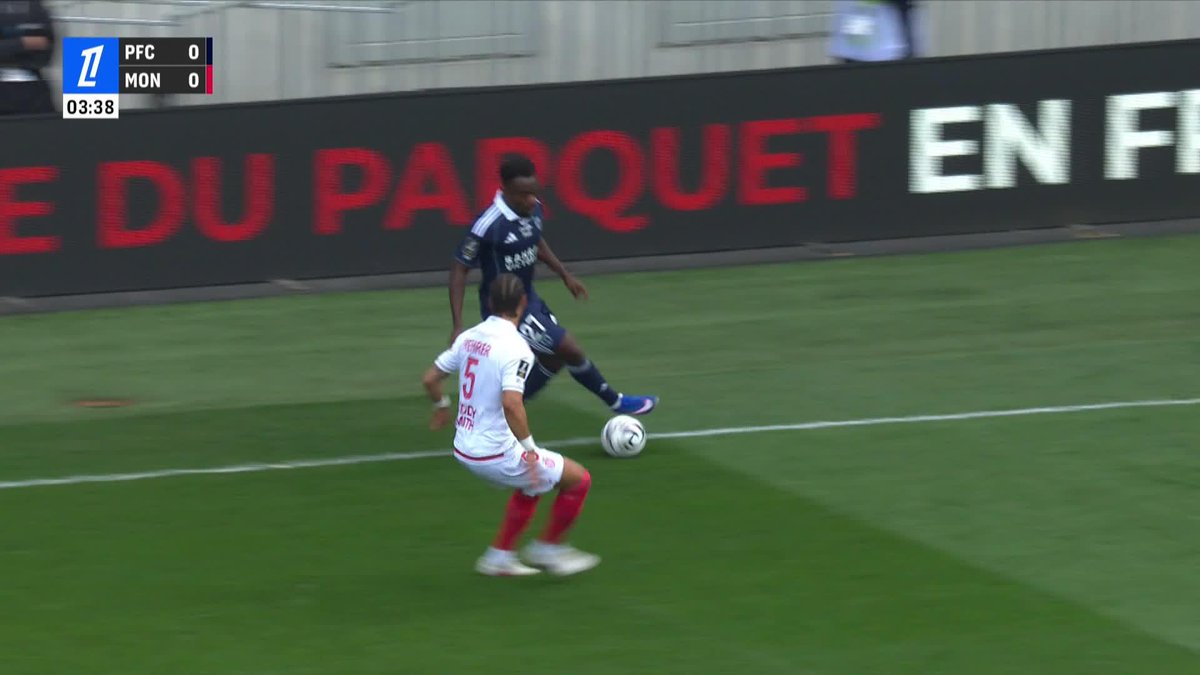 👀 3 minutes et déjà un but ! Jonathan Ikoné donne l'avantage au Paris FC #PFCASM