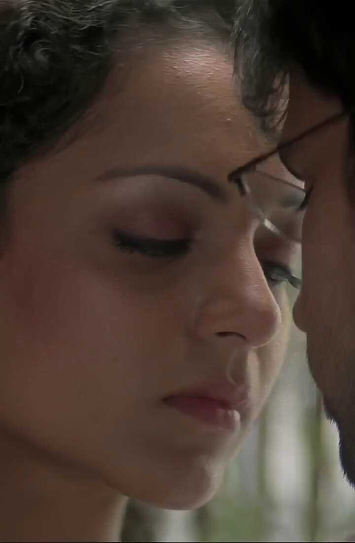 Deepika Padukone vs Kangana Ranaut — Who’s the ultimate kisser? 😍💋 Honest Reply.......🧐