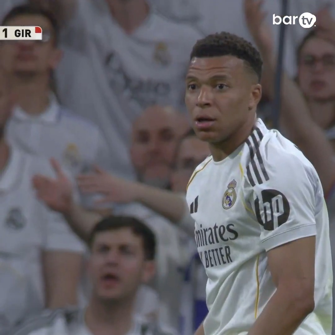🧐 ¿Penalti o piscina de Kylian Mbappé? 👀 El jugador francés ya tenía amarilla #TodoPasaEnTuBar