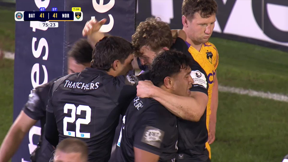 🛁 Bath Rugby lead for the first time in the game with just minutes to go! Ted Hill goes over and Finn Russell converts to open up a two-point gap 🤯 #InvestecChampionsCup