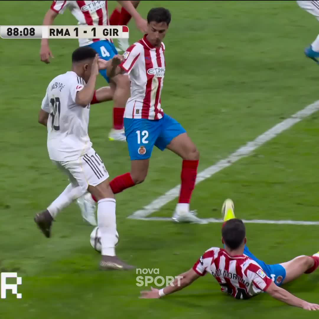 Jak jste viděli tenhle zákrok? Penalta ano, nebo ne? 😳 #NovaSport | #LALIGAEASPORTS