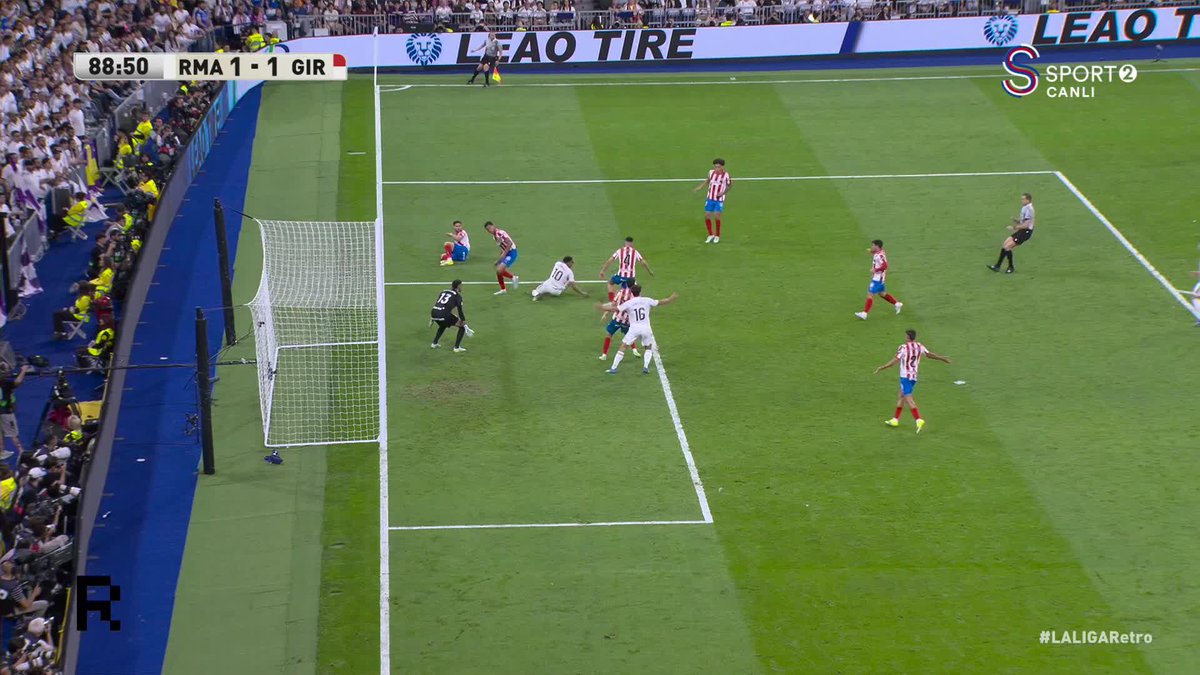 🚨 Real Madrid TV: "Şaibe var! Mbappe'ye yapılan hareket çok net bir penaltı! Haftalarca dünyanın en önemli spor kulübüne zarar veriyorlar. Bunu da gurur duyulacak bir şey gibi görüyorlar."