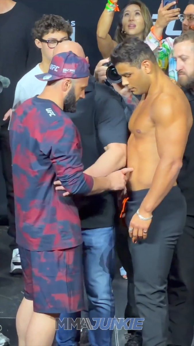 Azamat Murzakanov poked Paulo Costa's belly at the final #UFC327 faceoff 😂