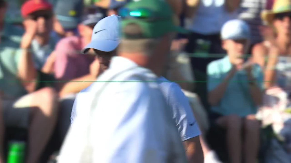 Rory stretches his lead to 9-under par after a birdie on No. 15.