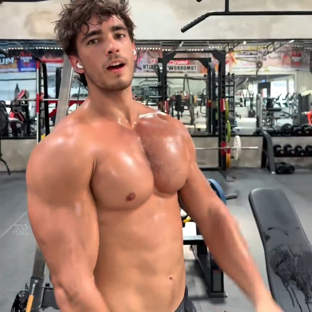 that sweaty body... lorddd