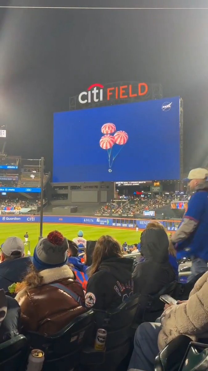 The Citi Field scoreboard showed the Artemis II astronauts returning safely to Earth tonight! 👏
