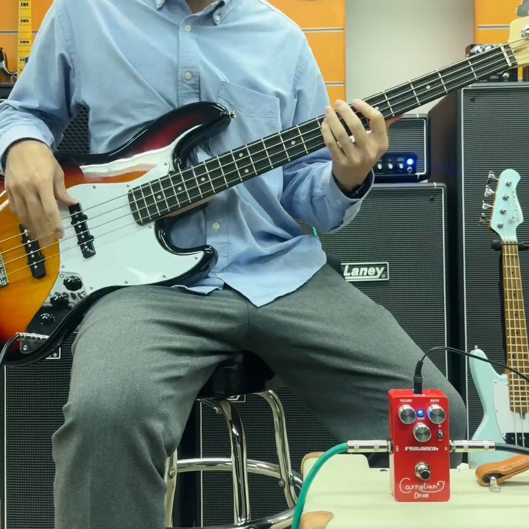 【🆕新発売✨】 PLAYTECHからベース用オーバードライブ、Carnelian Driveが新登場🎸 ナチュラルな歪みから力強いドライブまで、直感的な音作りができます。 ベースの存在感を引き出す深みのあるサウンドで、価格はなんと5,980円✨ まずは動画でその音をチェックしてみてください🎥 #PLAYTECH #ベースエフェクター