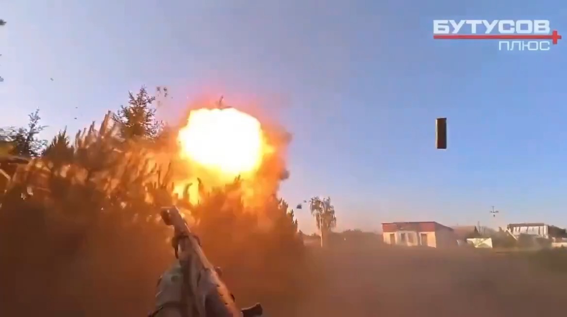 Reportedly footage of a Ukrainian soldier using a semi auto 12ga shotgun to take out an incoming FPV attack drone 💥 What 12ga load would you pick for anti drone use? ⬇️ I think it would depend on what speed the expected drone could close on your position but I've thankfully never had to make that call... #war #ukraine #russia #drone #drones #12ga #shotgun