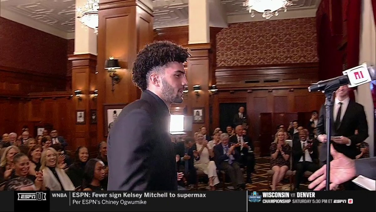 First-ever back-to-back freshman Wooden Award winners & they're from the same school 👿👿
