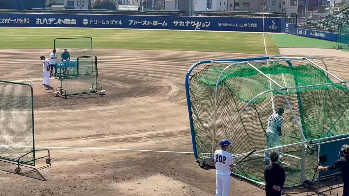 #清水達也 投手が、ナゴヤ球場で打撃投手を務めました。昨秋から腰のリハビリに励み、バッターを相手に投げたのは今年初めてです。 #中日ドラゴンズ
