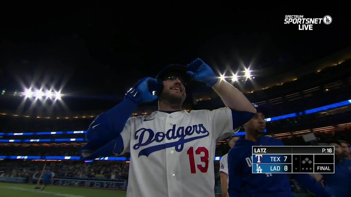 MAX MUNCY'S THIRD HOMER OF THE NIGHT IS A WALK-OFF WINNER 😱