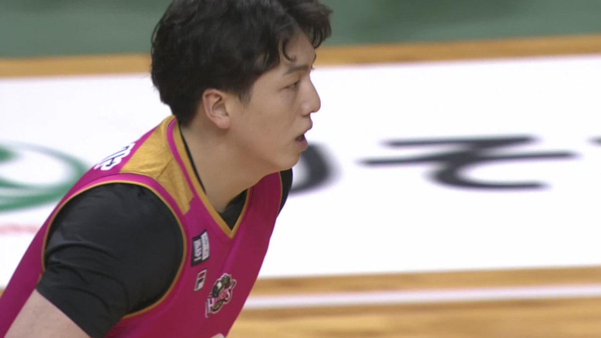 立て続けに外から射抜く🏹 ドラフト全体9位指名の堀田尚秀がチームを勢いづける！ 【公式】秋田ノーザンハピネッツ 📡バスケットLIVEで生配信中 #Bリーグ #りそなグループ