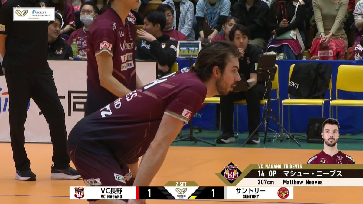 Ran Takahashi always defending like his life depends on it 😱. 📺 LIVE NOW on VBTV: 🏐 #Volleyball #SVLEAGUE