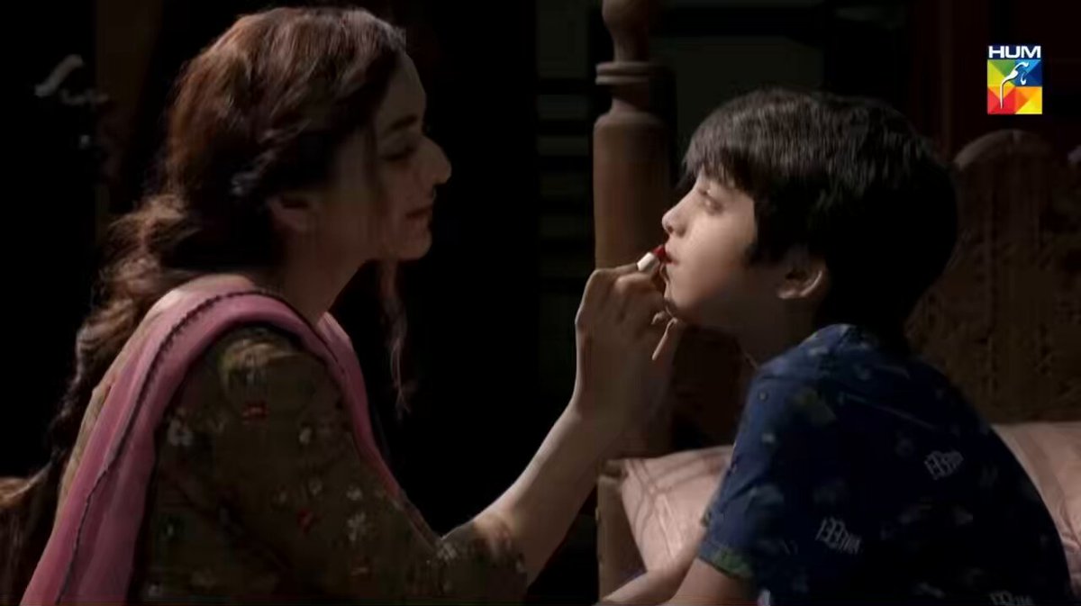 #YumnaZaidi | The mother who was driven into insanity! 🥲 She saw her child in Sameer and the rest is history! #IshqZaheNaseeb