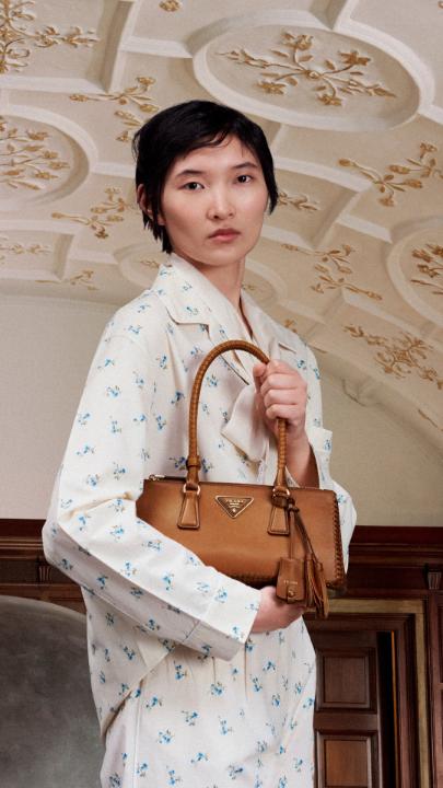 Conceived in 2007, reinterpreted ever since. The Prada Galleria. Discover more: Creative Directors: #MiucciaPrada and #RafSimons Campaign Creative Direction: #FerdinandoVerderi #PradaGalleria #Prada