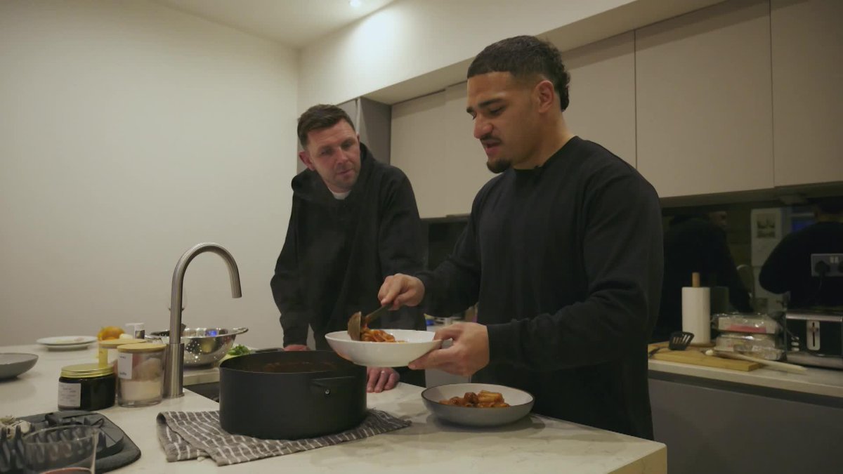 "It's a massive day for the club" 🗣️ Sione Tuipulotu welcomed ryan wilson over for food and a chat about Glasgow Warriors' #InvestecChampionsCup campaign ahead of this afternoon's quarter-final 🍝 Full video in the replies 👇