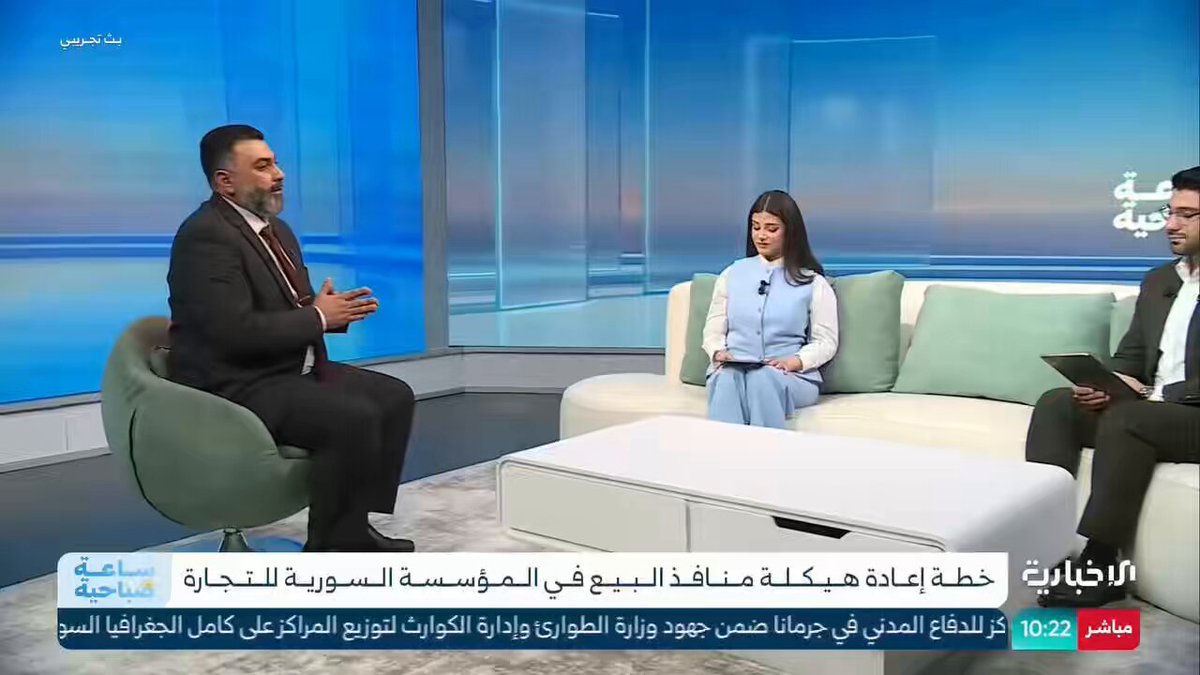 خطة المؤسسة السورية للتجارة لخفض الأسعار وتوفير المواد الأساسية للمواطنين بأسعار تنافسية: - إطلاق 440 صالة ضمن مشروع تشاركي مع القطاع الخاص، موزعة في جميع أنحاء سوريا. - تخصيص أقسام متنوعة تشمل المواد الغذائية، والألبسة، والمفروشات، وغيرها، مع توفير خيار التقسيط للعاملين في الدولة. - اعتماد المنتجات الوطنية دعماً للصناعة المحلية، مع إمكانية استيراد منتجات مماثلة من حيث الجودة أو أفضل عند الحاجة. - إطلاق تطبيق مخصص لتقديم الشكاوى، إلى جانب تطبيق للتسوق الإلكتروني مع خدمة توصيل مجانية.