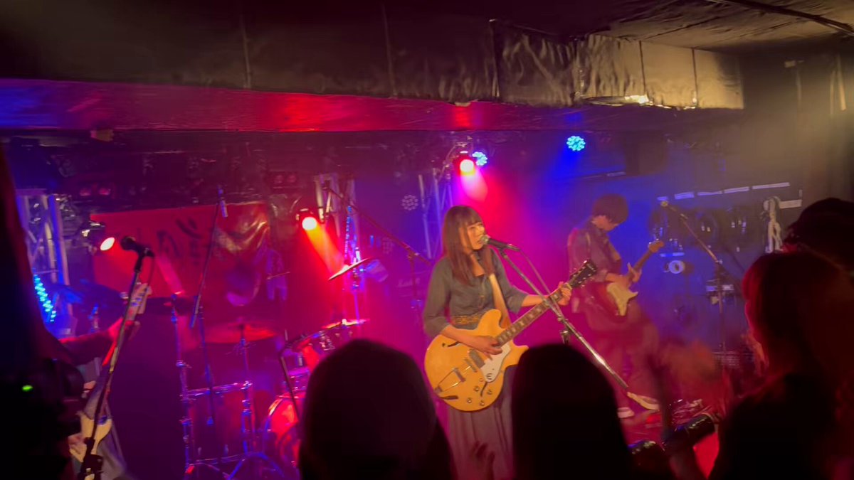 ＼4/23上野でLIVEあるよー！／ ￣￣￣￣￣￣￣￣￣￣￣￣￣￣￣ 平日だけど出演時間20時頃なので 仕事後ダッシュで間に合う方など…ぜひ！ 初参加の方もいたら嬉しいなぁ 4/23(木)@ 上野音横丁 op17:00 st17:30 🎫ﾒｰﾙ予約👉hagamemomemo@gmail.com ※入場無料(投げ銭システム)ですが要予約 名前(ﾌﾙﾈｰﾑ)/公演日/枚数/お目当てを記載！ ※1mailにつき最大4名/同伴者のﾌﾙﾈｰﾑも記載 🎥無料配信： 入場時に封筒をお配りして最後にお気持ちを入れて頂くような流れになると思います！ 自由な金額で観れるのでお試しでLIVE見てみたい！って方にも良いかも！ _ 5月も3本LIVEがあります◎ 5/14Zepp Shinjukuは既に発表されてますが 残り2本も近日中にお知らせします📢 お会いできるの楽しみにしてます！