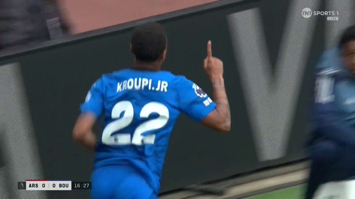 There's a twist in the title race 👀 Eli Junior Kroupi puts Bournemouth ahead at the Emirates! TNT Sports and HBO Max