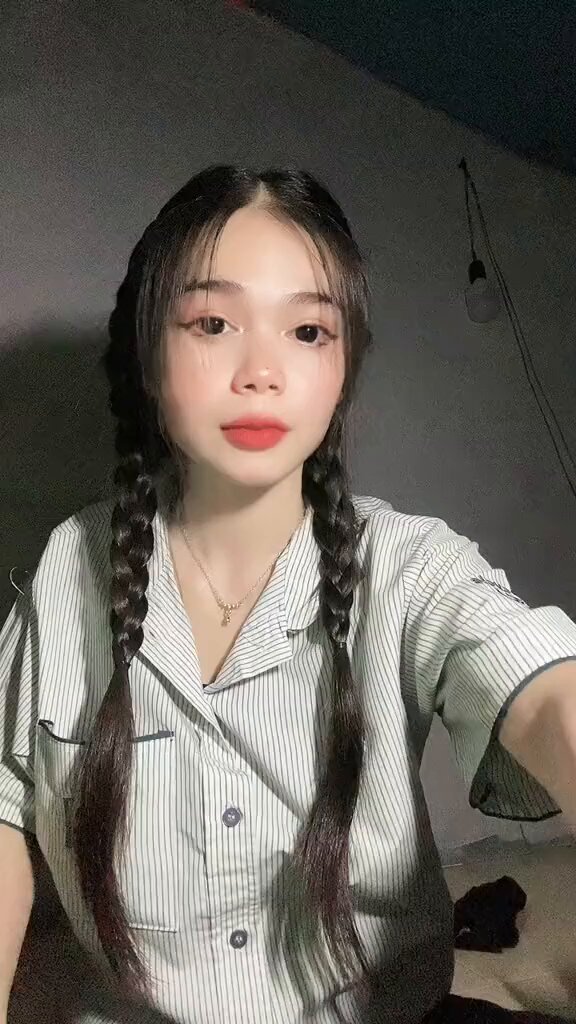 หน้าตาซื่อๆ ดื้อเฉพาะบนเตียง 😋😘