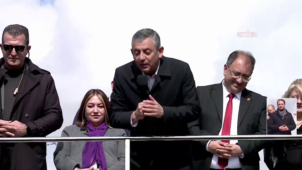 Özgür Özel, Nevşehir mitingine gelen çocukları kırmadı, miting sonunda çocuklarla fotoğraf çektirdi