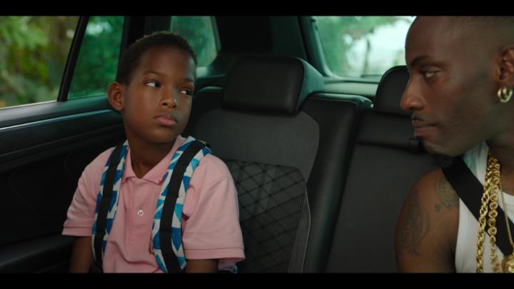 Mais laissez ce gosse tranquille. 😭 BANDI, la première série Netflix en Martinique, par le créateur du Bureau des Légendes, c’est dispo.