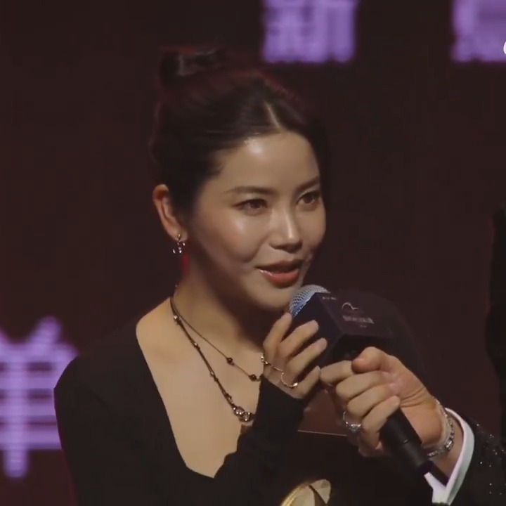 260411 Solar won the Outstanding Vocal Artist of The Year (年度音樂實力唱將) Award at 2026 Weibo Gala - Weibo Cultural Communication Night in Macau — Award Winning Speech 🔗 #SOLAR #솔라 #頌樂 #MAMAMOO #마마무 마마무(MAMAMOO)