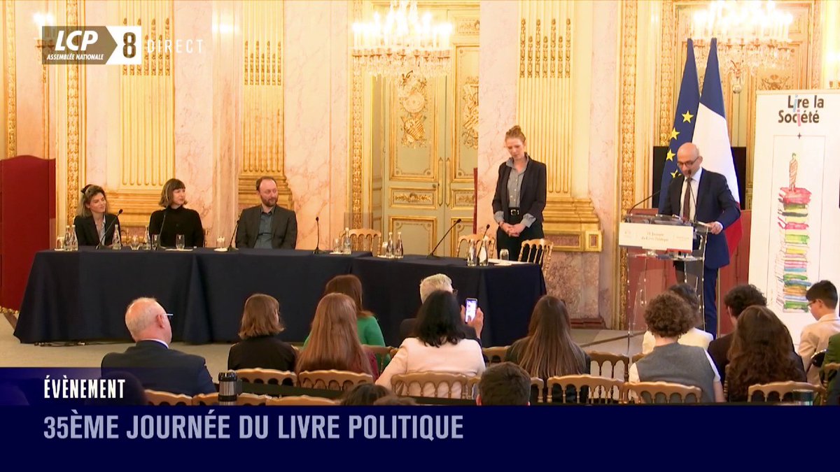 "Jamais la République ne tremblera, jamais les narcotrafiquants n'auront le dessus et ça c'est important de le rappeler", dit Amine Kessaci, lauréat du prix étudiant LCP catégorie essai du #LivrePolitique2026 Lire la Société Assemblée nationale