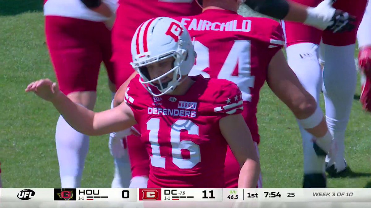 DC kicker Matt McCrane kicks a 60-yard field goal for FOUR POINTS 💥 Watch Gamblers-Defenders on ESPN and ESPN App.