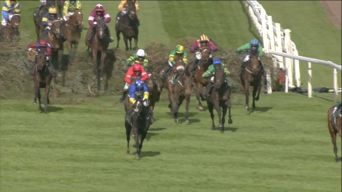 "I think when they go back and watch this Ben Jones will think he should have hung on!" "For whatever reason, he took it up way too soon." The panel discuss Ben Jones' ride on Jordans in the Grand National 🏇 #ITVRacing | mick fitzgerald