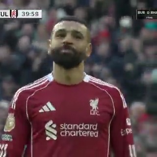 Mo Salah doubles the lead for Liverpool with a trademark clinical finish. 👑