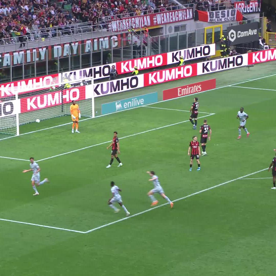 Cala il tris l'Udinese! Atta! #MilanUdinese 0-3