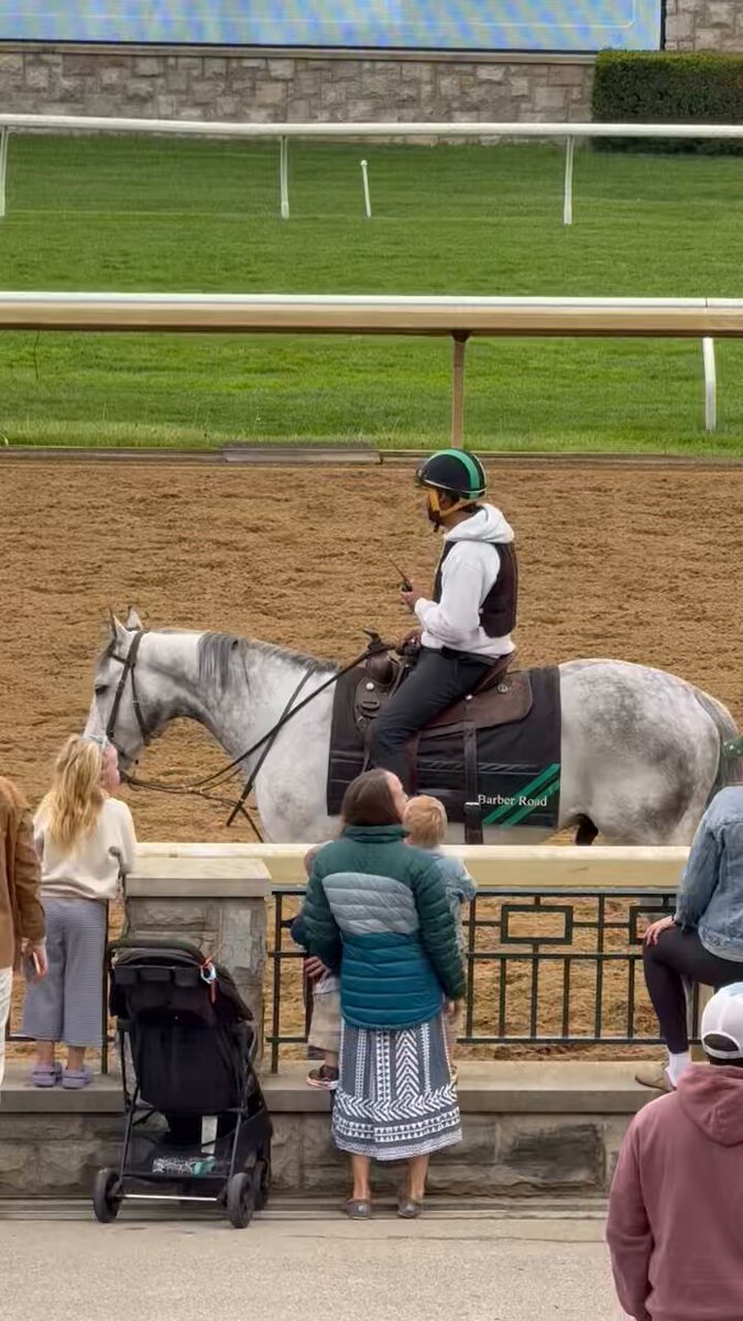 Kentucky Derby alum turned ORTIZ RACING STABLES stable pony Barber Road being the ultimate ambassador for the Thoroughbred this morning at Keeneland 🥰 Always a fan-favorite!