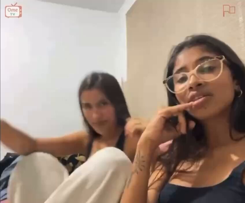 AMIGAS SAFADAS PEDINDO LEITINHO NO OMETV🔥 COMPLETO⤵️