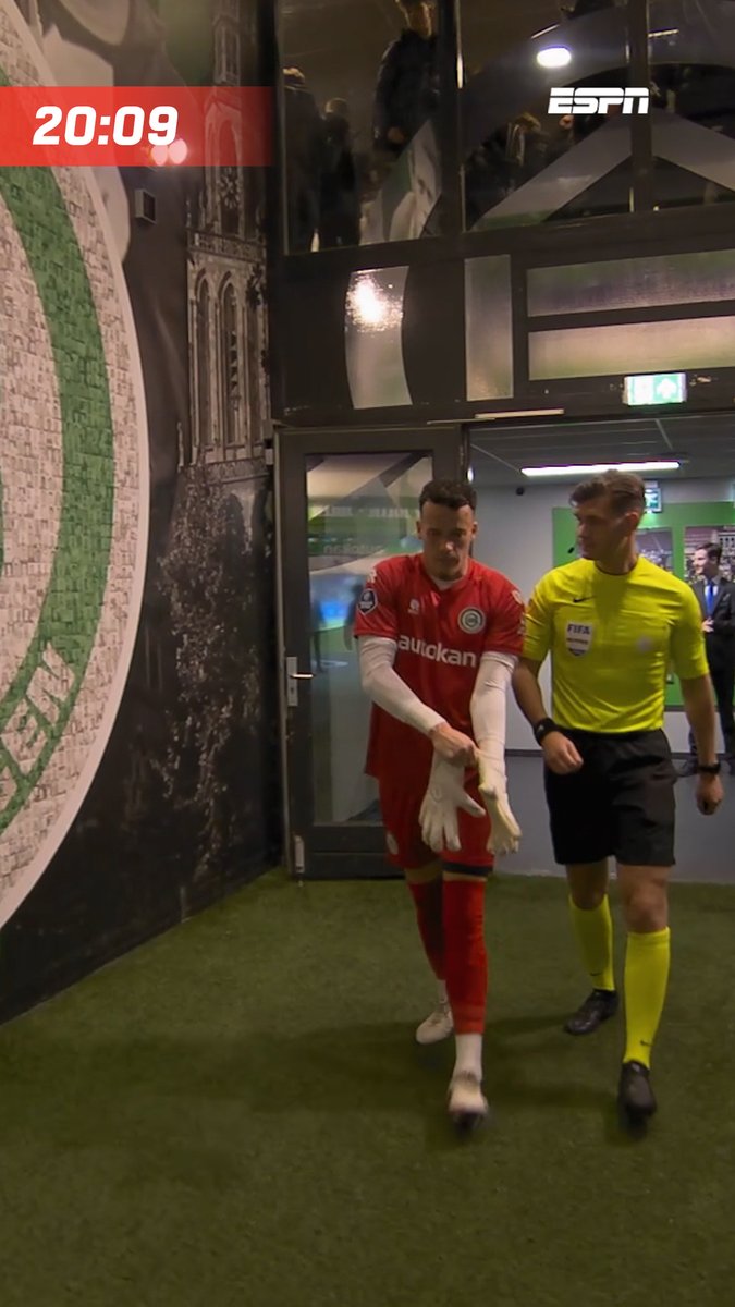 FC Groningen - Go Ahead Eagles begon 10 minuten later… door een clash tussen het shirt van Etienne Vaessen en het uittenue van GAE 👕🫣 #grogae