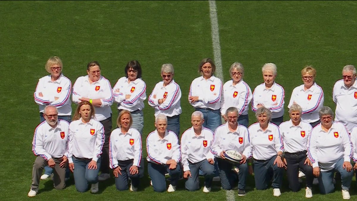 🏉 #RAXV | Les Pionnières à l'honneur 😍 Ce samedi, lors du match d'ouverture du Tournoi 2026, les joueuses ayant participé au premier match international de l'histoire du XV de France féminin en 1982 ont été honorées ! ▶️ L'émission en replay :