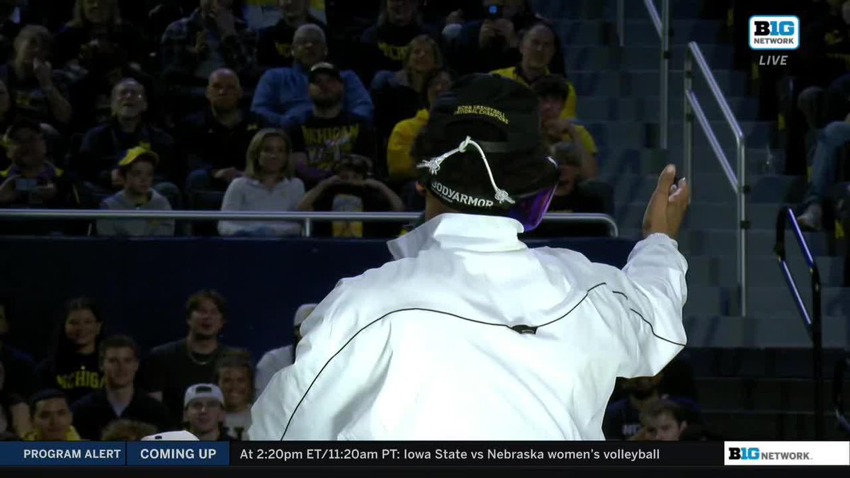 SCUBA TIME 😊 Big Ten Conference POY Yaxel Lendeborg asked the Maize Rage 〽️ to join him for one final Scuba celly 🙌