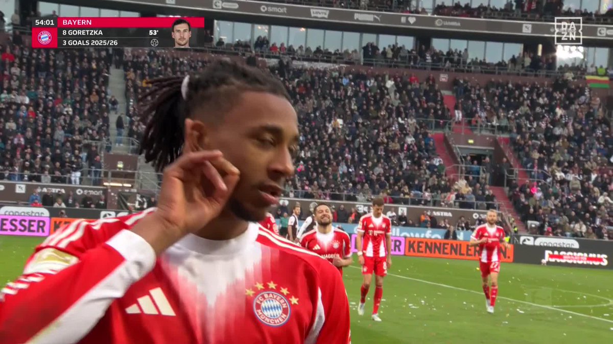 Le han pitado en el estadio desde el inicio del partido, y a Michael Olise le ha apetecido decirles que no les escuchaba bien. Qué talento, qué futbolista, y qué personalidad. Porque tiene mucho más carácter del que la gente ve desde fuera.