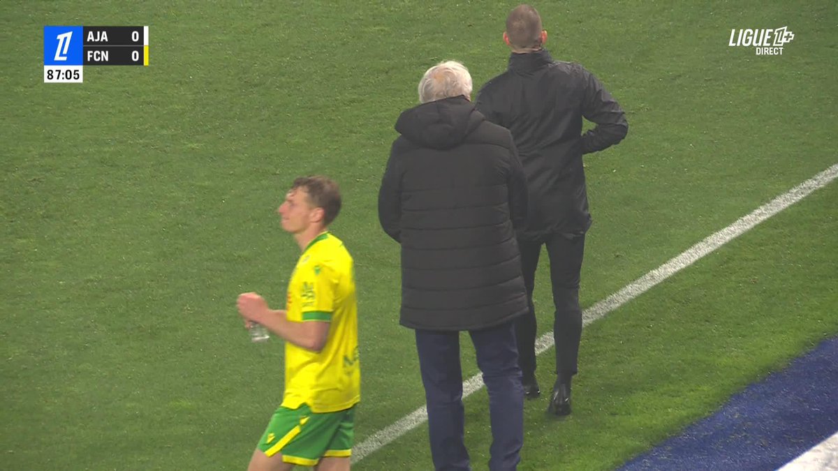 La sortie très autoritaire et impressionnante d'Anthony Lopes 😮 #AJAFCN