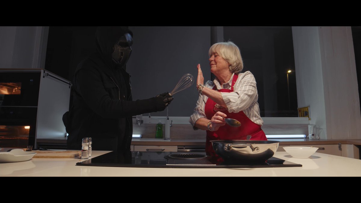 Tirer les ficelles de la ZLAN n'est pas une mince affaire. Parfois, Le Superviseur a besoin de faires des pauses... des pauses gourmandes. Pour ces moments-là, il peut compter sur les petits plats de La Brigade de Véro ! Bienvenue à notre Partenaire 💚