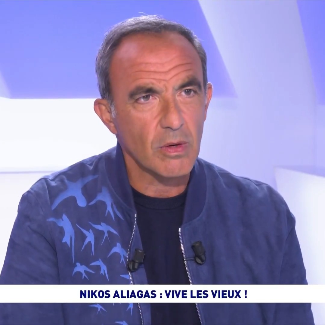 Invité dans #cdanslair Nikos Aliagas raconte les histoires touchantes derrière ses portraits en noir et blanc.
