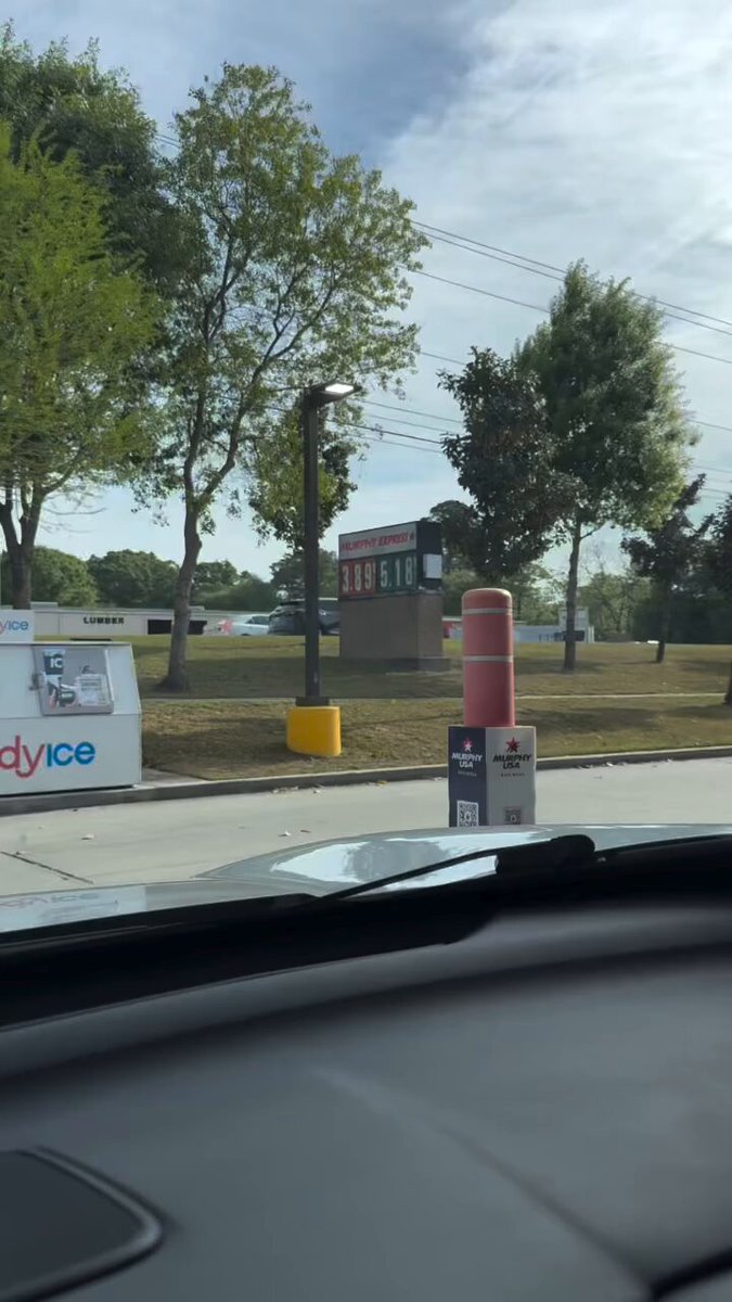 Someone tell the intern in the box to stop moving the numbers