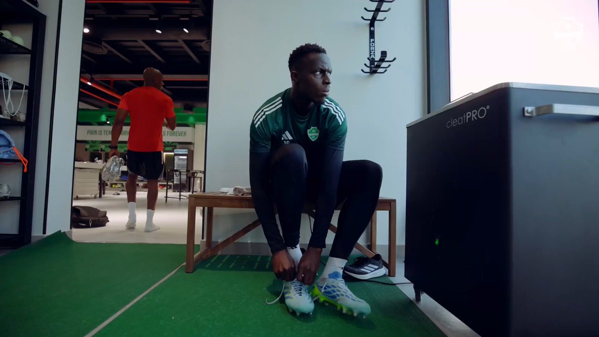The work behind the scenes makes the victory shine 💚⚽️ #AlAhli | #ACLElite