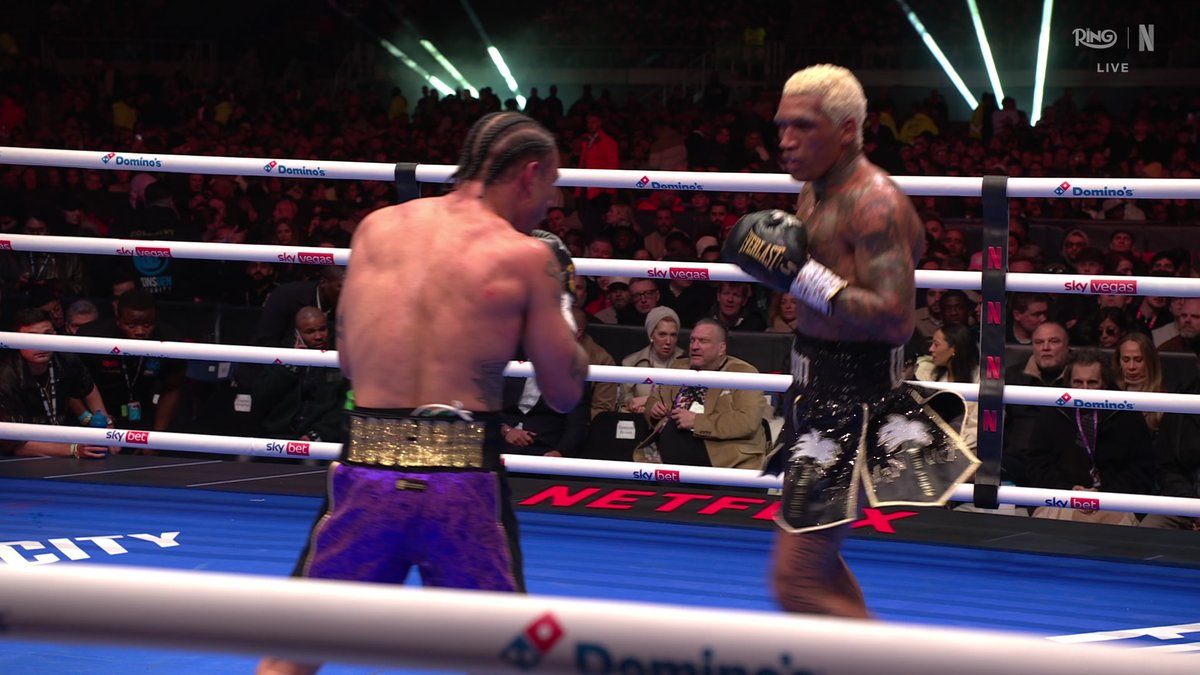 The accidental head clash between Regis Prograis and Conor Benn that cut Benn’s eye. #FuryMakhmudov is LIVE on Netflix!