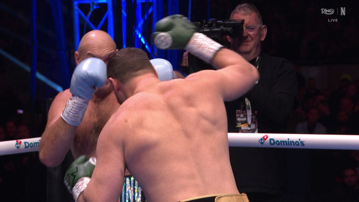 Arslanbek Makhmudov catching Tyson Fury with that right hand 🔥 #FuryMakhmudov is LIVE on Netflix!