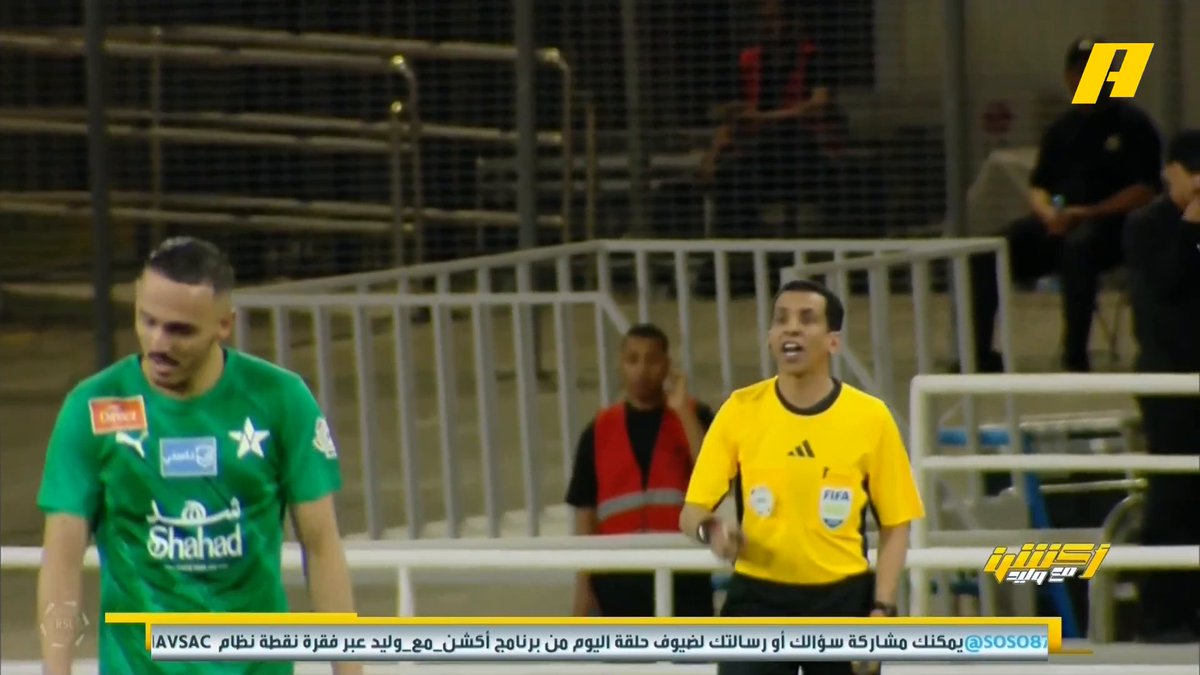 محمد العقل - لاعب النجمة: قلت للحكم المساعد : يرحم أمك أحسبها .. جاهز لأي اجراء تطلبه مني لجنة الانضباط في حالة طردي أمام نيوم .. حكم الساحة خالد الأحمري أخبرني أن الحكم المساعد أني تلفظت عليه .. نقاشي مع جيسوس كان ساخن ويريد أن يخرجني من جو المباراة سمير عثمان: لا ينفع أن يقول اللاعب للحكم يرحم أمك لأن هذا تقليل منه #النجمة_نيوم مجاناً على MBC شاهد برنامج #أكشن_مع_وليد يومياً الساعة 11:30 مساءً بتوقيت السعودية على MBCAction لمتابعة البث المباشر