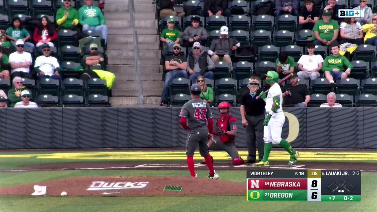 HAVE A DAY SANDY. 😤 Sanderson extends the lead with a 2-run HR. T8 | Nebraska 10, Oregon 7