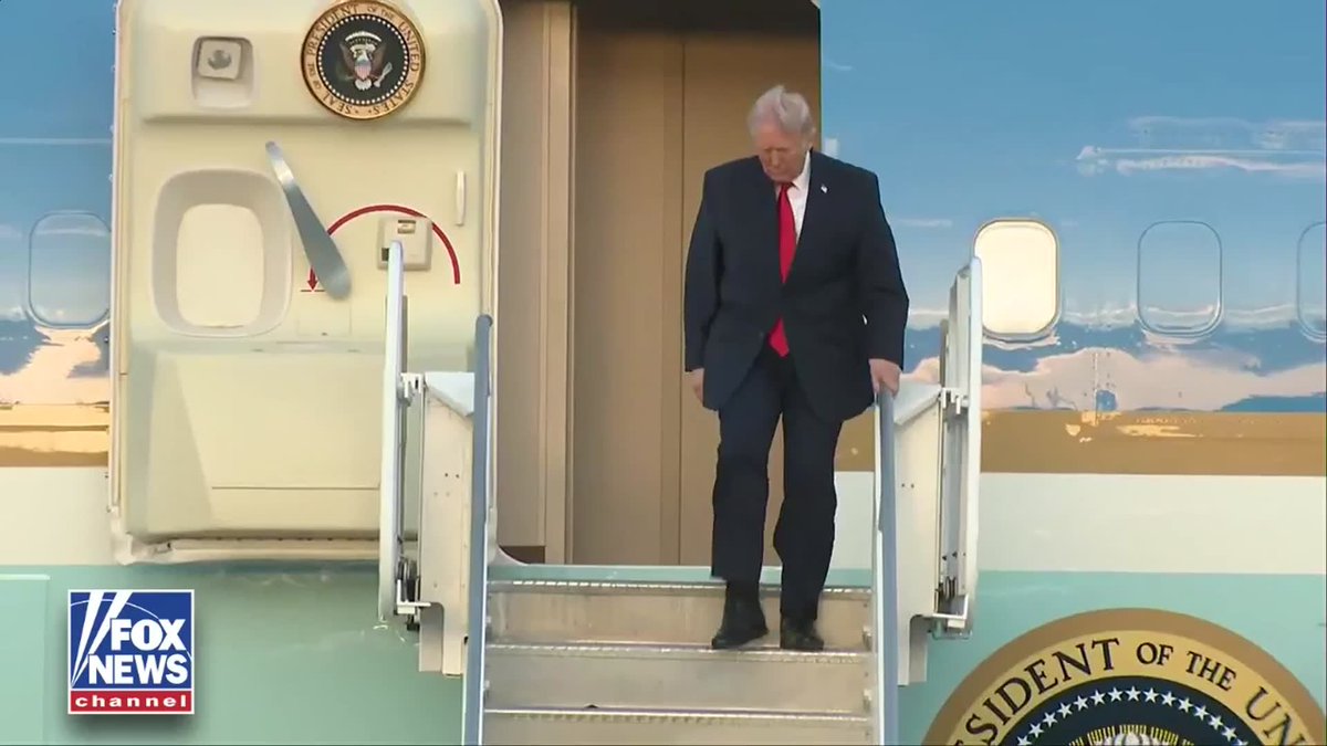 NOW: President Trump arrives in Miami to attend UFC 327.